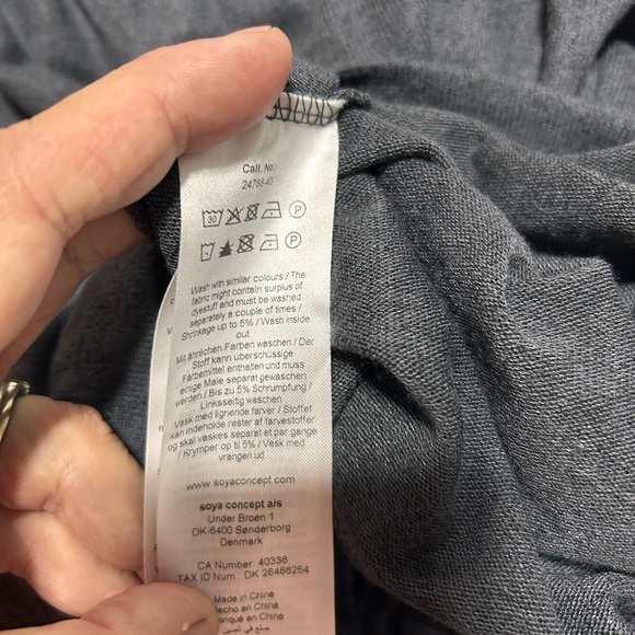 Soyaconcept Elegant Charcoal Long Sleeve woman’s sweater- new or lightly used - Picture 6 of 10